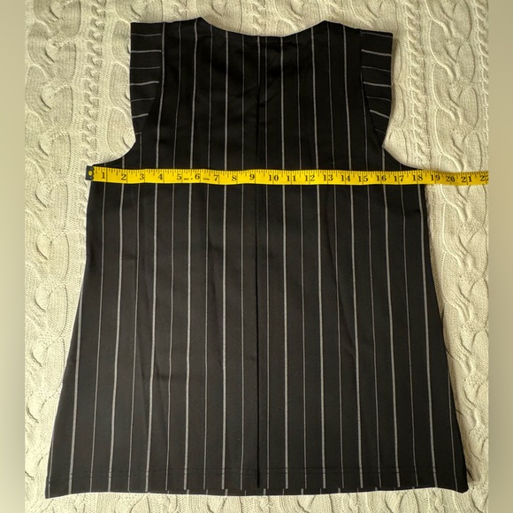 Banana Republic Sleeveless Black with White Pinstripe Blouse - Picture 9 of 12